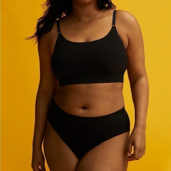 Form Seamless Adjustable Back Wireless Bra Black S - Picture 4 of 9